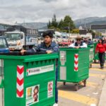 RIOBAMBA. Municipio entrega 62 contenedores de basura al mercado Mayorista.