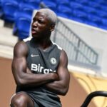 Moisés Caicedo bromea sobre su incansable despliegue físico