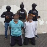 Detienen a dos sujetos por secuestrar a un hombre mientras retiraba a sus hijas de la escuela en Guayaquil